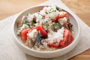 酢玉ねぎを活用したさばのマリネサラダ