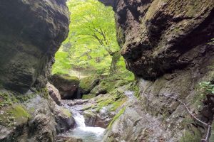 檜原村の神戸岩