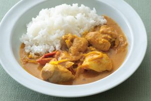 チキントマトカレー：定番のカレーもささっと10分でできる。