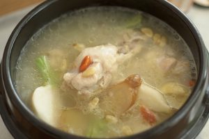 冷凍ストック・鶏手羽元のスープ煮で参鶏湯