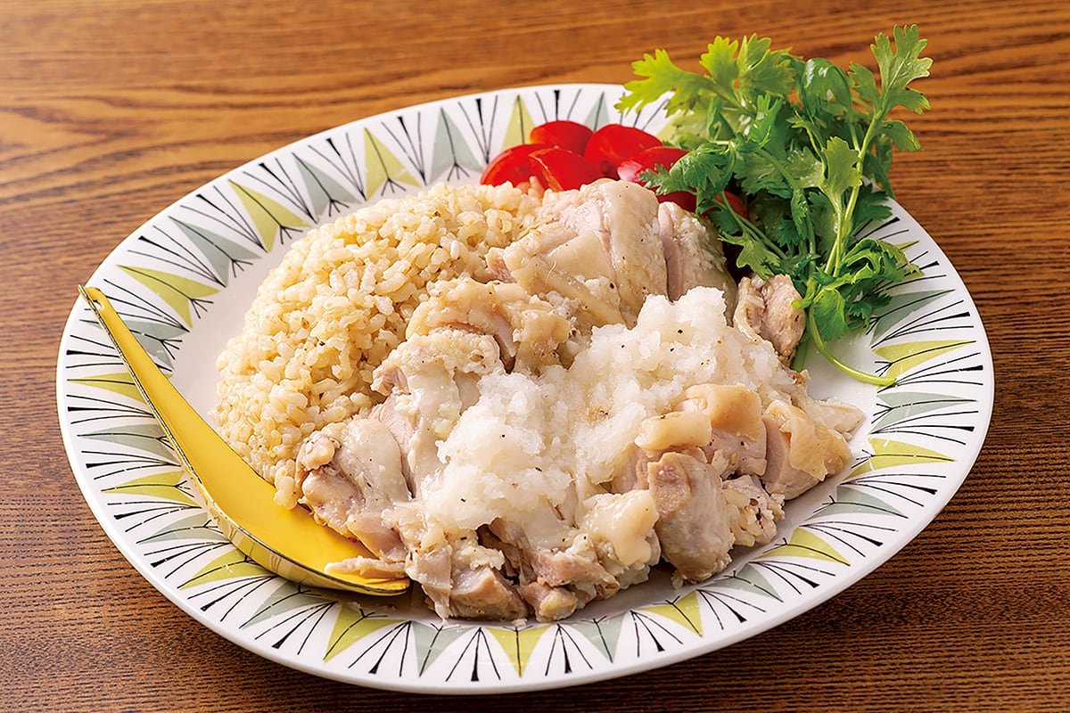 鶏を炊き込んだ人気のメニュー、発芽玄米チキンライスのレシピ。