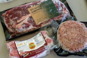 クアロア・ランチで育った牛を加工したステーキ肉やハンバーグパティは絶品。有名シェフも買い付けにきます。