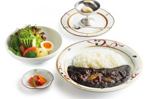 【松阪牛 ロイヤルブラックカレー ／ランチセット　3,300円】A5ランクの松阪牛を100％使用。アイスは3種類から選べる。