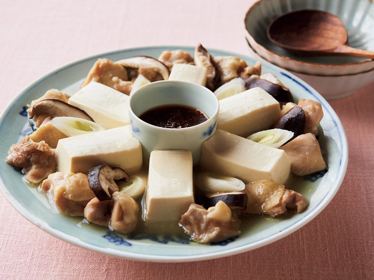 寒い季節にぴったり、絹豆腐を使ったあったか〜い4つのレシピ記事。