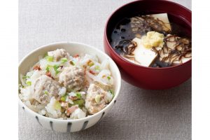 大根と鶏つくねの炊き込みご飯と豆腐ともずくのお吸い物【味付けご飯と汁物２品献立レシピ】。