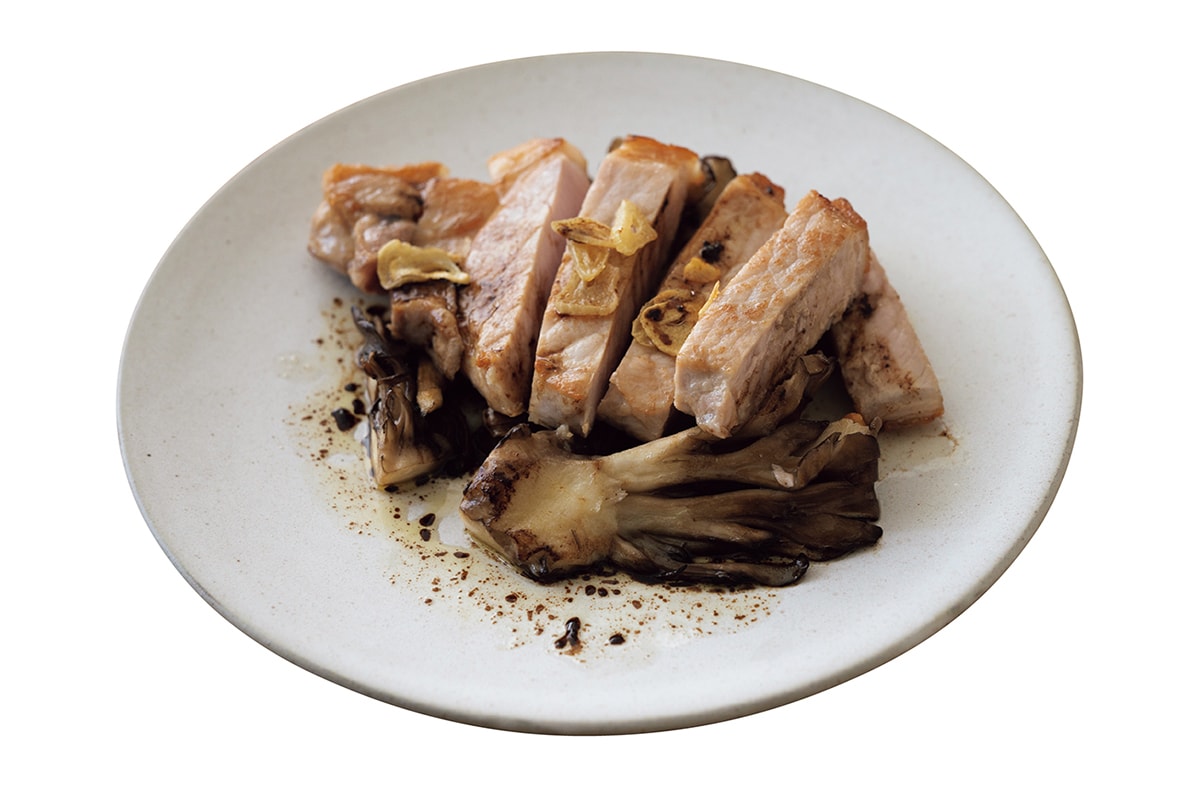 豚ロース肉のソテーきのこ添えのレシピ、ピタリと味が決まる調味料の黄金比で失敗なし。