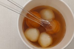 お豆腐の白玉団子と食用ほおずきのコンポート