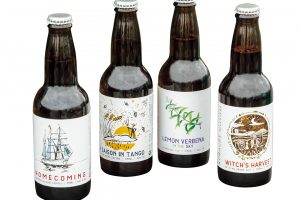 ベルギー人と日本人の夫婦が営む「KOHACHI beerworks」のクラフトビール330ml 各880円。