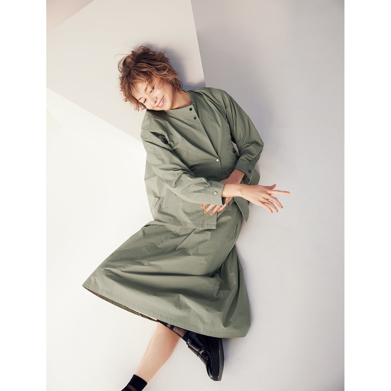 レキップ〉山口智子さんが元気いっぱいに纏う。クリーンな春の服