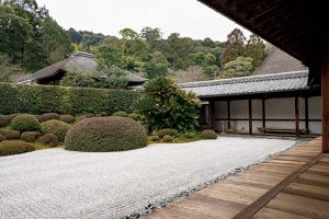 南、東、北の3つの庭園からなる、江戸時代初期に造られた方丈庭園。これは南庭。