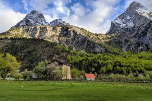 アルバニアのアルプスといわれる北部の山岳地帯ヴァルボナ。スイス人も絶賛するという山岳リゾート。