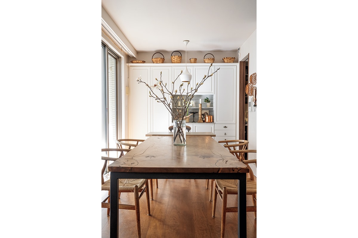 テーブルの位置を替えたら生まれ変わった、料理家・植松良枝さんの家。