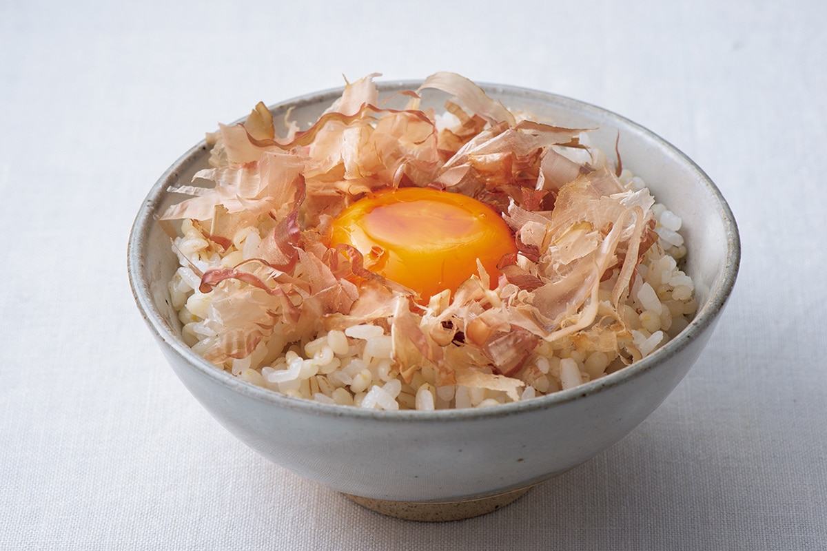 かつお節卵かけご飯【胆汁酸ダイエット・もち麦やみつきレシピ】