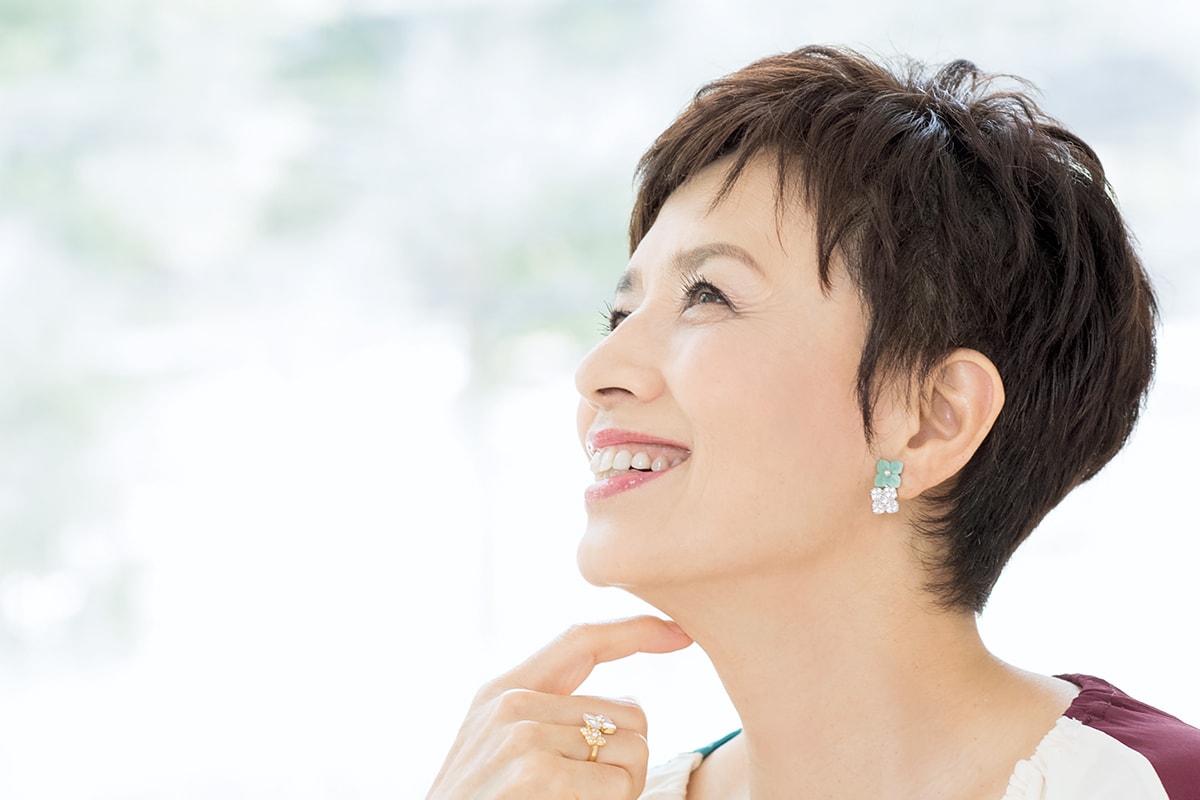 榊原郁恵さんの温かな笑顔の秘訣、「つらい時、人の力の大きさをあらためて感じました」。