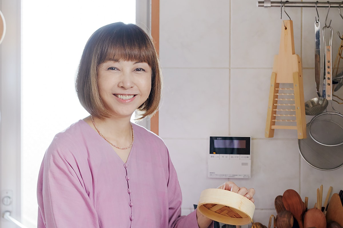 麻木久仁子さんがひとりご飯に愛用する、軽くて小さな料理道具。