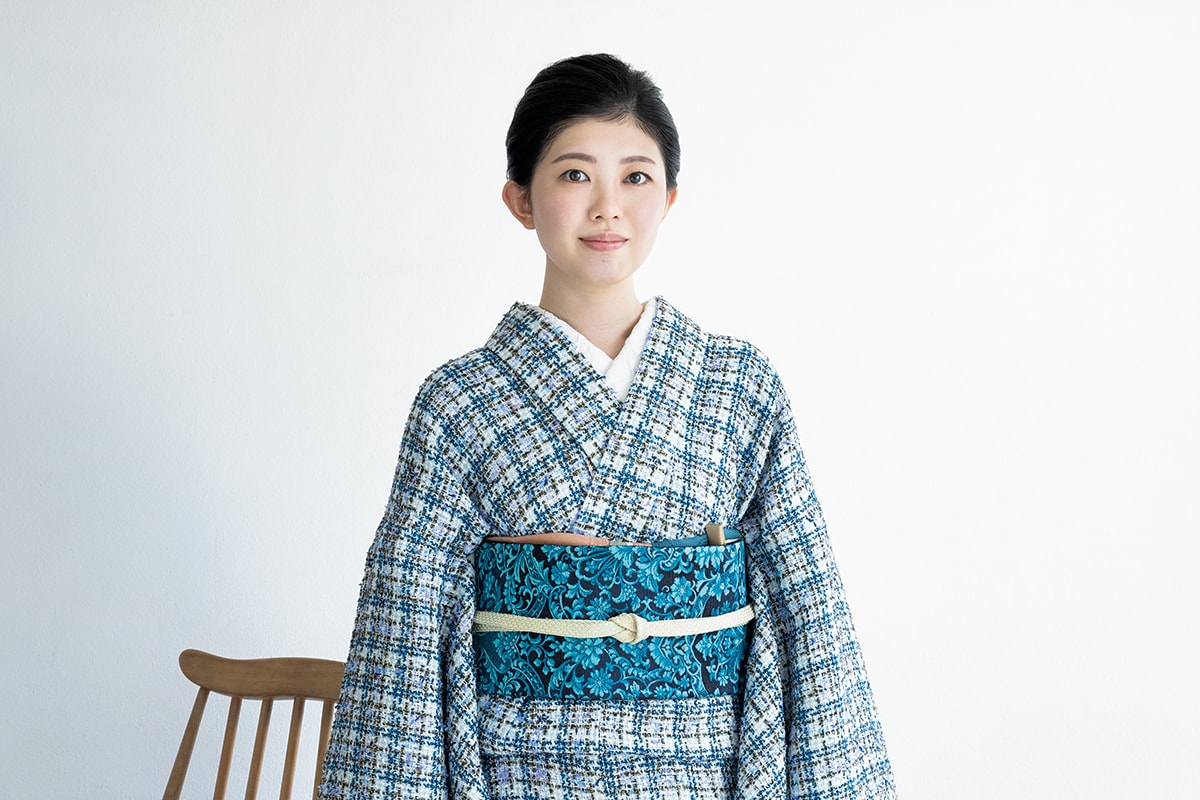 「織りなされたツイード生地に、日本の色彩美を吹き込んで」。着物アーティスト・石岡すみれさんの着物の時間。