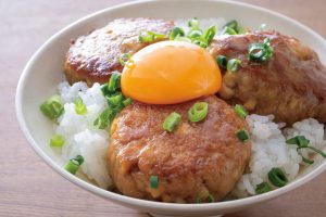 厚揚げでかさ増し、大きな豚つくね丼【ごはん同盟のレシピ】