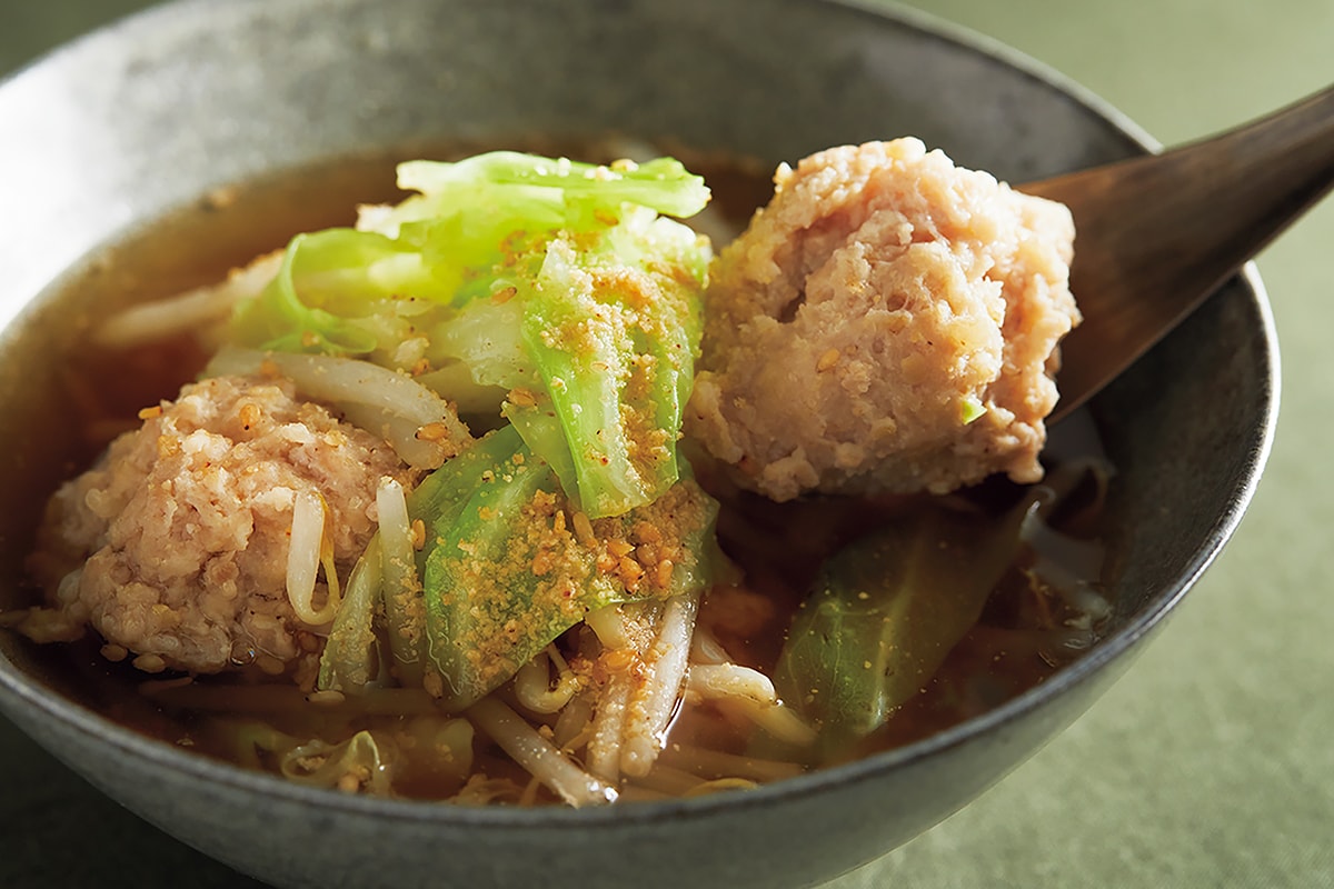 鶏団子とキャベツのごまスープ【今井亮さんのレシピ】