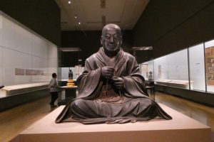 重要文化財　法然上人坐像（鎌倉時代、奈良・當間寺奥院）