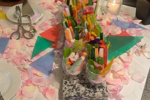 「カラフルベジタブルスティック 桜クリームチーズのディップ」。