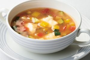 鶏ささみと夏野菜の3色スープ。
