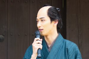 着流しの役衣装で取材に臨んだ横浜流星さん。