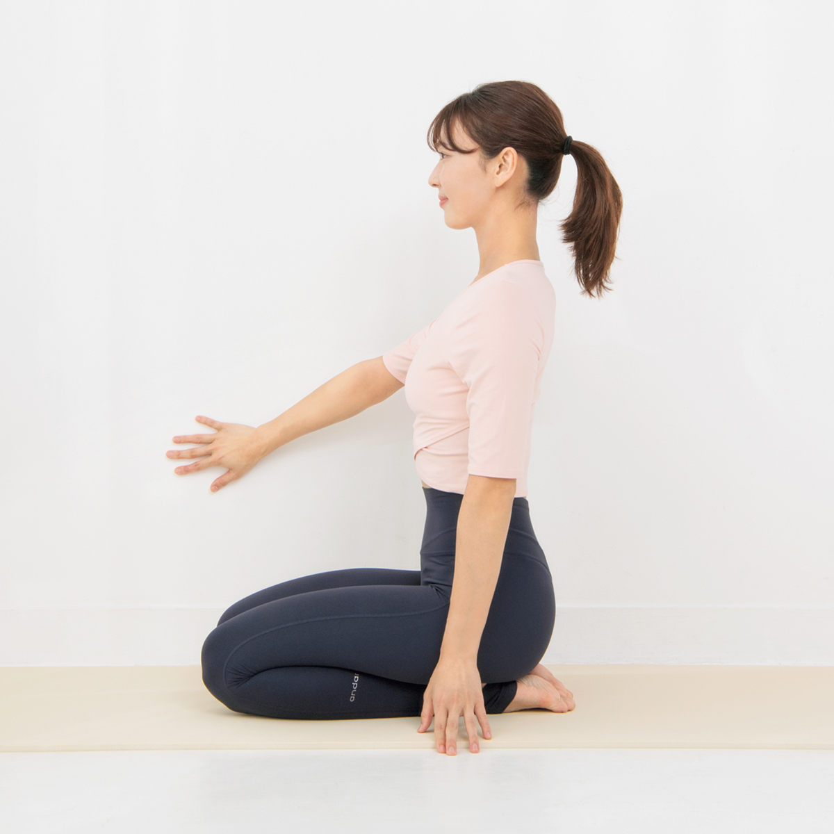 ストレッチ編】話題のウォールピラティスで簡単全身痩せ！ | 健康