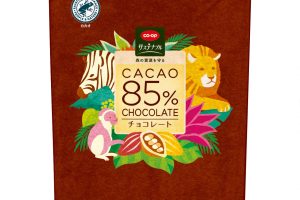 〈コープサステナブル CO・OP カカオ85％チョコレート 85g〉ガーナ産とコートジボワール産のカカオマスをブレンド。華やかな香りとコクの中にビター感のあるカカオ分85％のチョコレート。標準22〜23個入り。