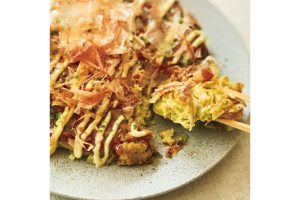 お好み焼きや餃子などいつもの料理にカレー粉を足して、新鮮な味わいに【ぐっち夫婦のレシピ】