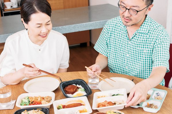 進化する冷凍弁当の実力、白央篤司さんと井原裕子さんが実食レポート！