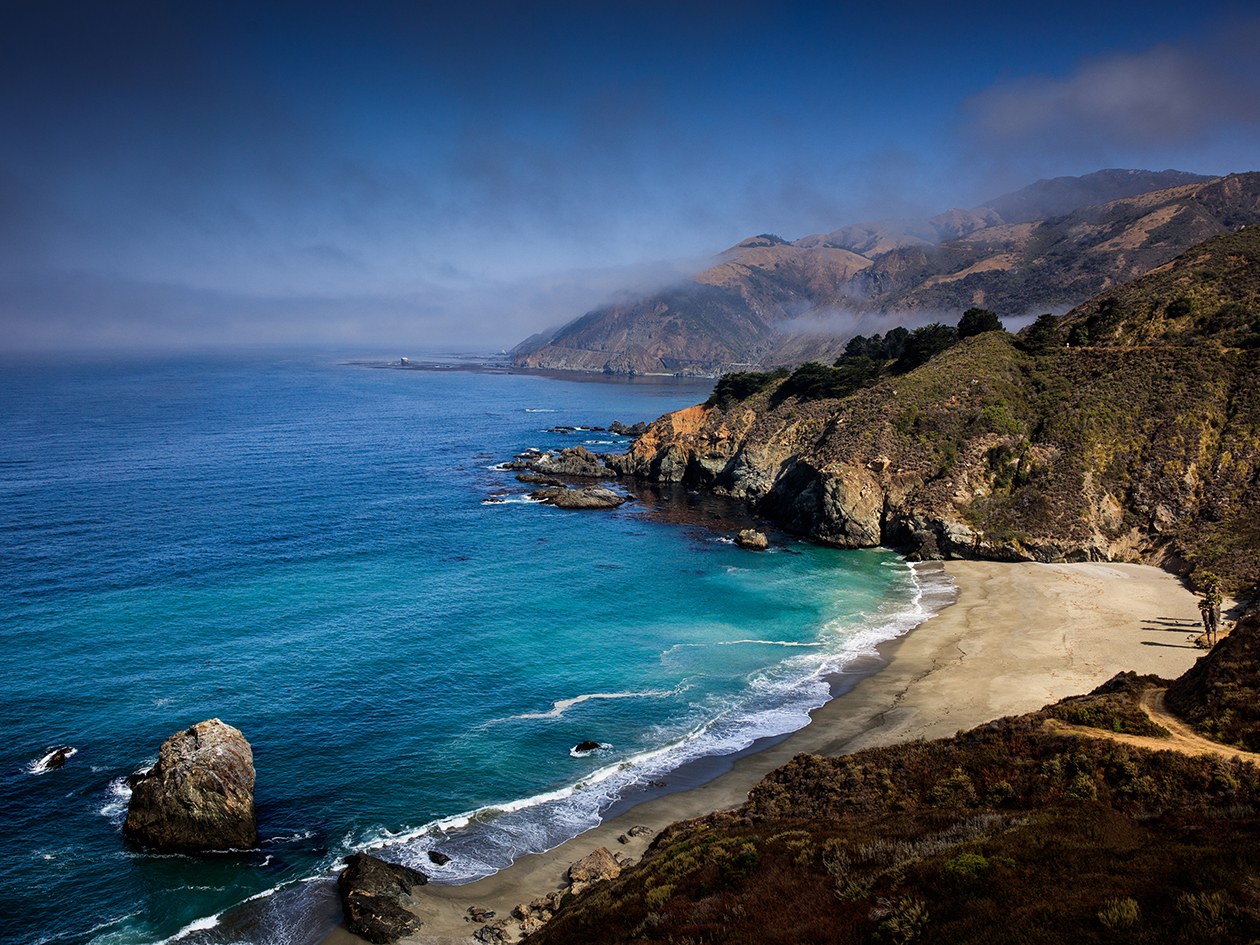 息を呑むような絶景が続く「ビッグサー」は、カリフォルニア随一の絶景