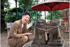 浅草神社の大規模な塗り直しによって蘇った社殿の鮮やかな色彩も楽しんで。