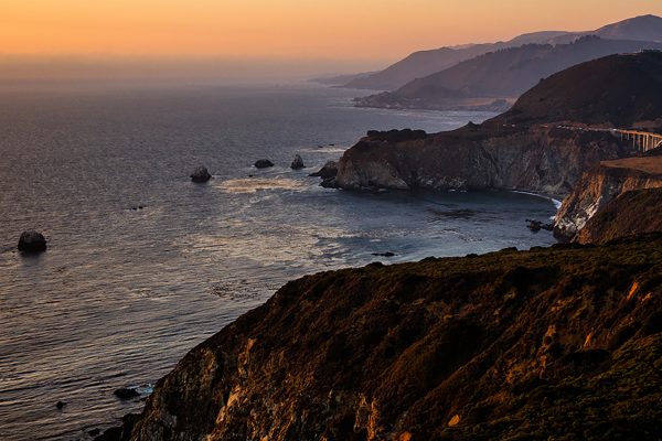 息を呑むような絶景が続く「ビッグサー」は、カリフォルニア随一の絶景。ここで味わえる美食スポットも紹介。