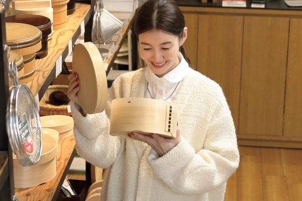 【俳優・ともさかりえさん】料理の道具は長く付き合えて、おいしくなるものを。