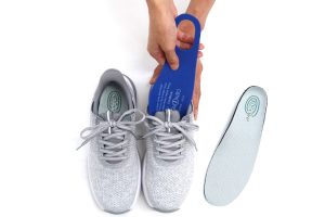 靴内のフィット感を調整できる〈フィッティングスペーサー〉。履いたときの指あたりや、靴の中で足が泳ぐ悩みを解消できる。