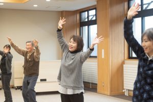 曲げて伸ばして健康寿命日本一　長野県が取り組む“ご当地体操”