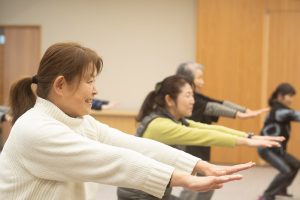 曲げて伸ばして健康寿命日本一　長野県が取り組む“ご当地体操”