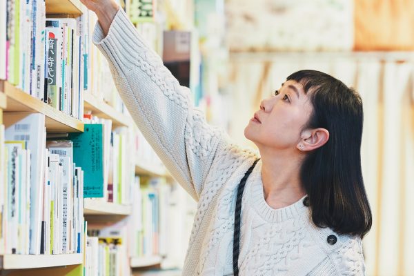 書店は思考のセレクトショップ　角田光代さんが本屋で過ごす豊かな時間