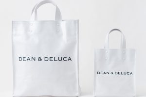 「DEAN ＆ DELUCA｜TEMBEA PAPER TOTE WHITE」（ミニ18,700円、ミディアム20,900円）