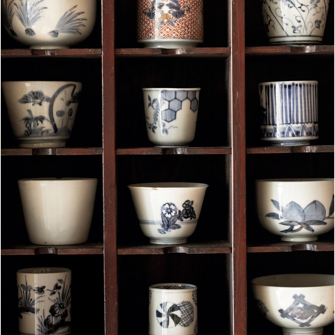 古道具や工芸品、家具やアートまで。千年の都で骨董ことはじめ