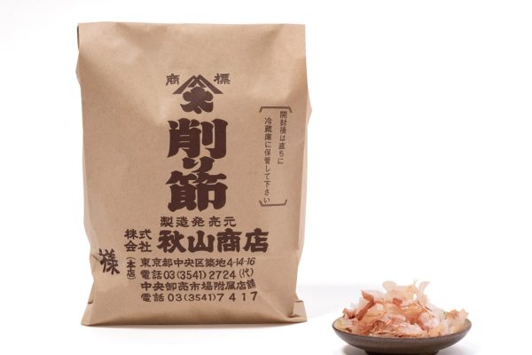 料理家・奥田ここさんが手みやげに推薦！「秋山商店の鰹上削り節」