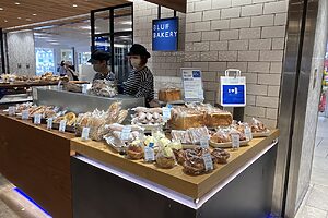 元町に本店を構える「ブラフベーカリー」