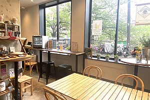 春には満開の桜が望める