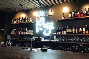 一人ならバーカウンターでおすすめの１杯を  ウイライズ・ワインズ（WeRise Wines）<a href="https://www.werisewines.com">https://www.werisewines.com</a>