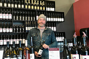 ワインメーカー兼オーナーのジョン・パターソンさん  パターソン・セラーズ（Patterson Cellers） <a href="https://www.pattersoncellars.com">https://www.pattersoncellars.com</a>