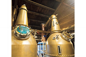 高岡銅器の梵鐘の製造技術から生まれた世界初の鋳造製蒸留器「ZEMON」。銅と錫の効果で、まろやか、高品質なウイスキーに