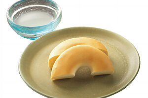 写真が犬用朝食で、犬用の夕食も注文可。夕食は部屋食で、地元食材を使ったシェフこだわりの料理が味わえる