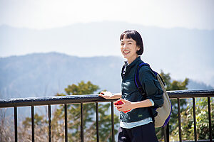 KIKI（きき）さん　モデル●モデルのほか、女優、写真家としても活躍。登山、建築、写真などをテーマしたエッセイを執筆。著書にフォトエッセイ『美しい山を旅して』など