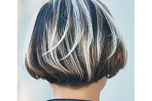 明るいハイライトが涼しげ。「内側は地毛なので髪が伸びてもなじみよく決まります」