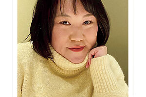 黒髪でおとなしい雰囲気の髪型の時も。「髪型がおとなしいと、気持ちも自然と地味になりがちです」